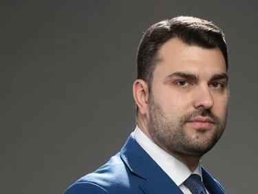 Георг Георгиев от ГЕРБ избухна във Фейсбук срещу Кирил Петков