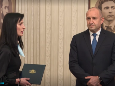 НА ЖИВО Габриел връща папката на президента Радев