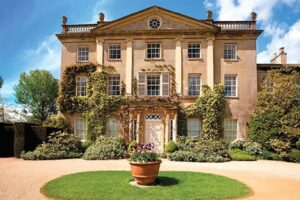 Замъкът Highgrove House, който по медийни публикации е закупен от Зеленски