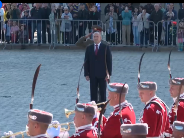  Водосвет на бойните знамена пред паметника на Незнайния воин (ВИДЕО)