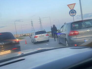 Тапи и задръствания по основните пътни артерии у нас и в първия от трите почивни дни