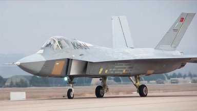 Първият турски изтребител от пето поколение КААN направи 13-минутен тестови полет