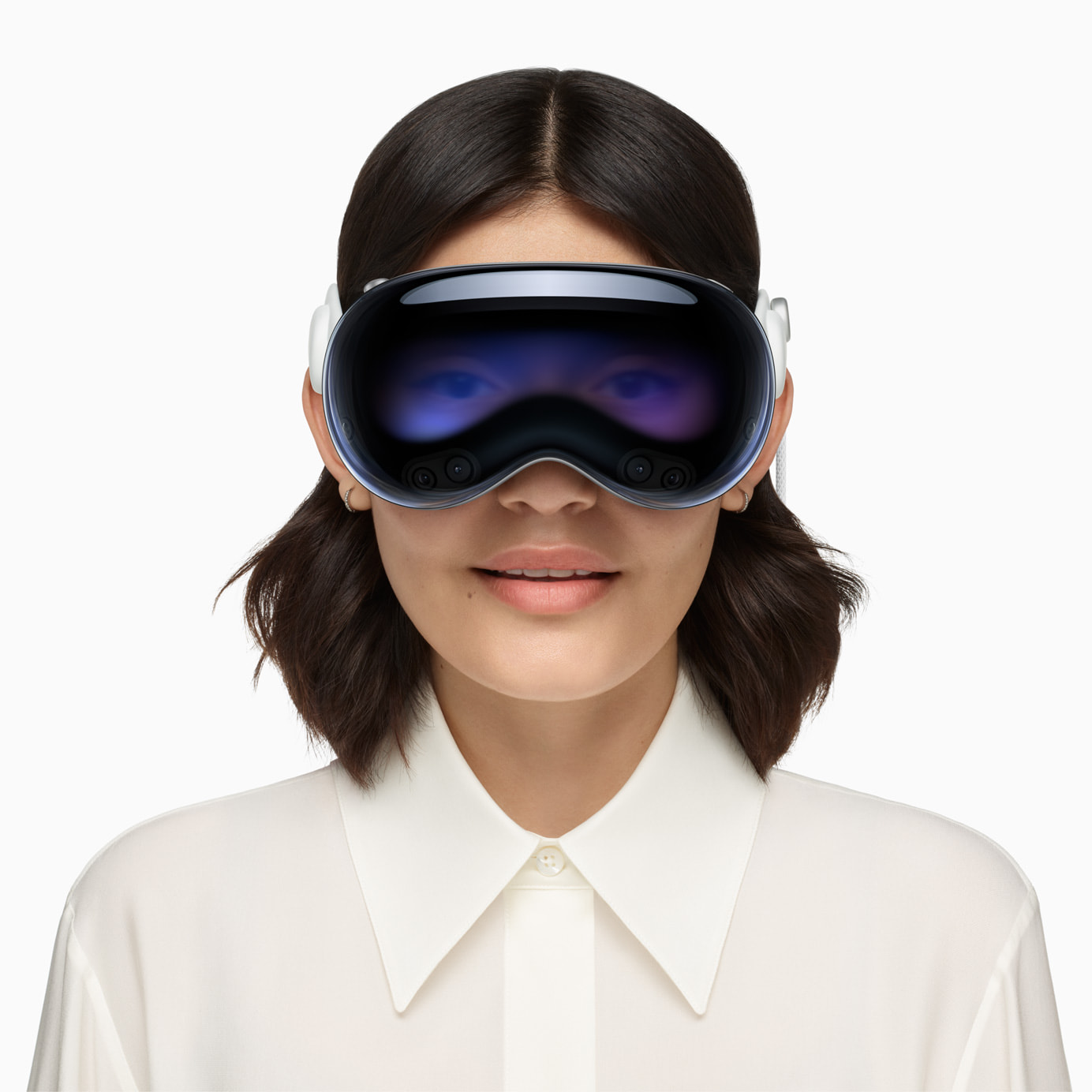 Apple-WWDC24-Vision-Pro-global-availability-hero-240610 big.jpg.medium 2x