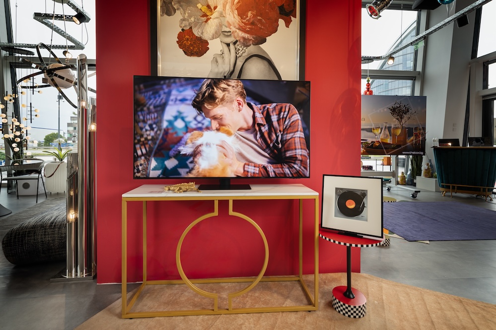 Neo QLED 4K  Music Frame - Lifestyle