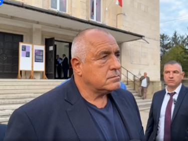  Битката в момента е кой да е най-кресливата опозиция, смята Бойко Борисов