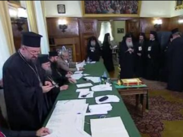 Историк: Липсата на официално обявяване името на патриарха е демонстрация
