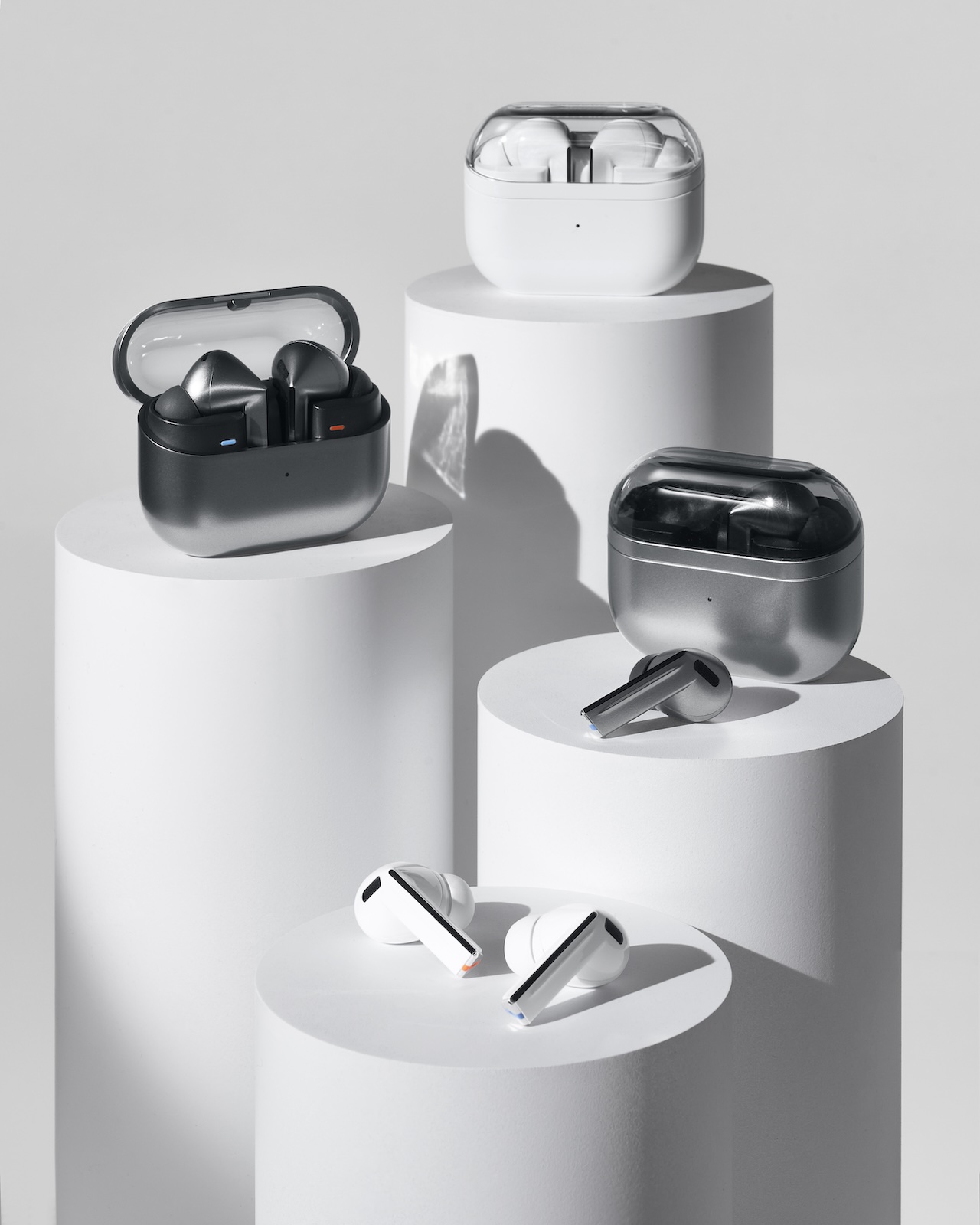 013-family-galaxy-buds3pro-silver-white