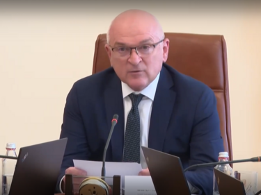 Главчев призова земеделците и собственици на едра техника да помогнат за пожарите