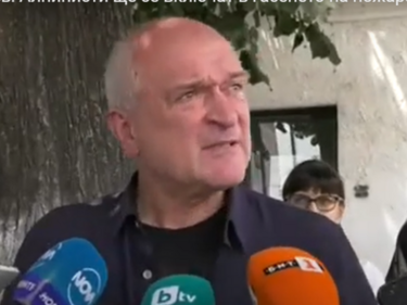 Димитър Главчев и днес в опожареното с. Воден