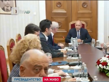 ПП-ДБ при Радев: Предлагаме нестандартно решение за излизане от политическата криза