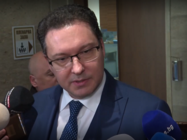 С декларацията си ПП-ДБ се опитва да се измъкне от капан, който сама постави
