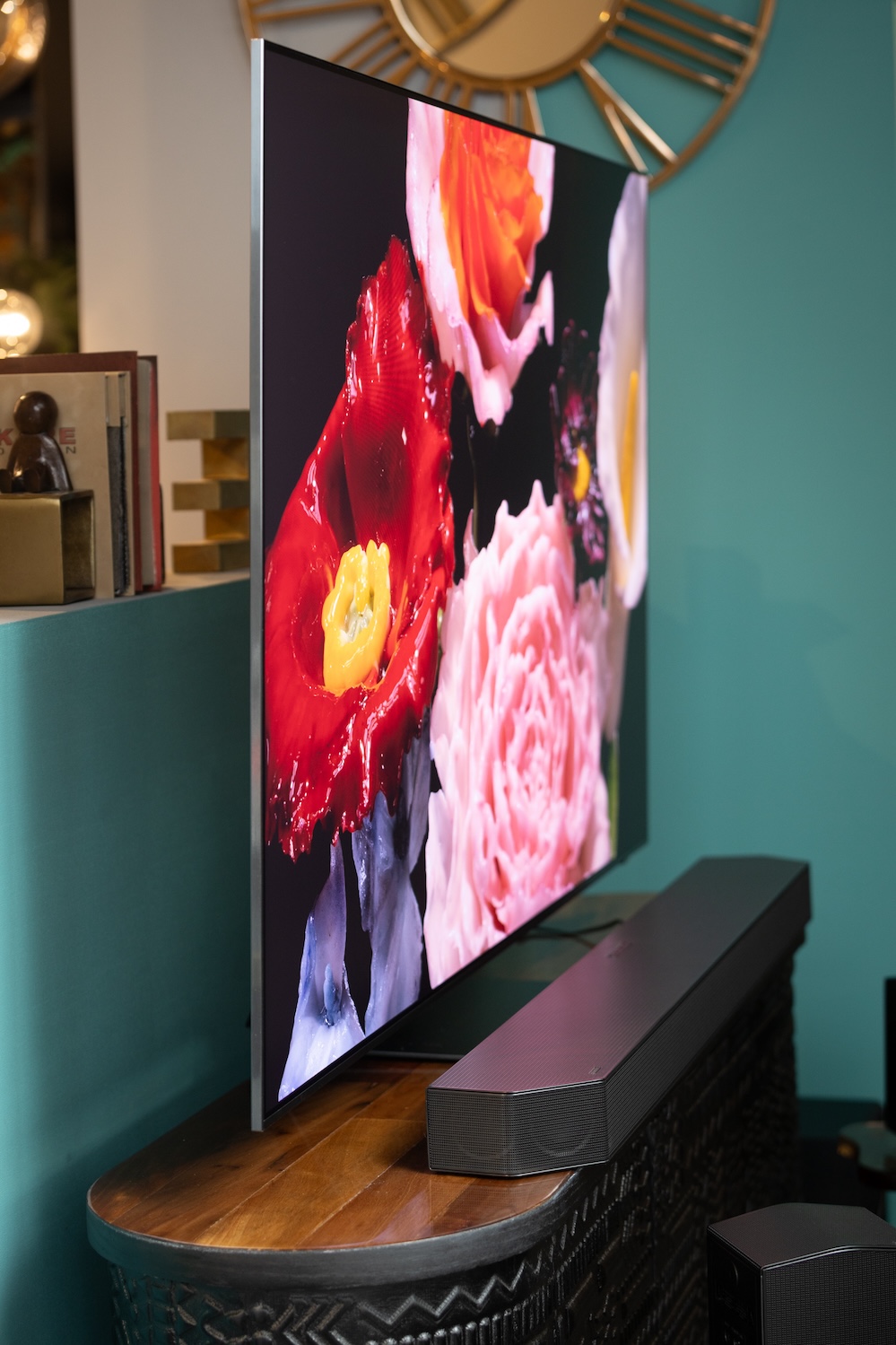 OLED - Lifestyle - Side - 1