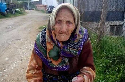 Тъжна баба