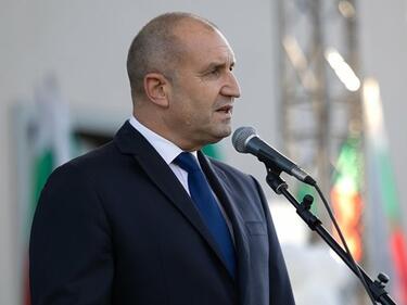 Дете колабира пред президента, докато откриваше 