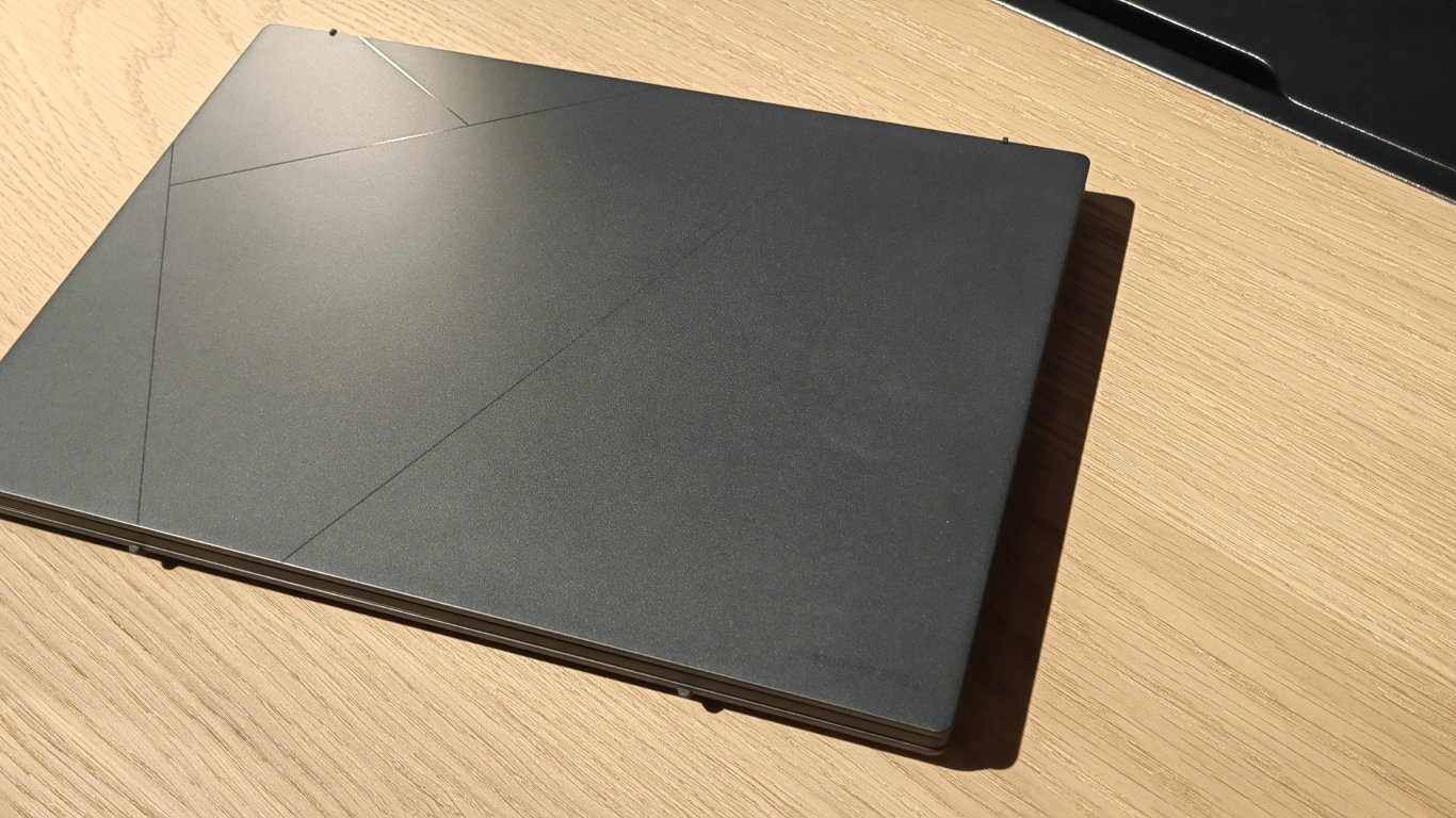 ASUS Zenbook Duo (2025)