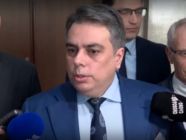 Асен Василев: Ще подкрепим законодателството, което е заложено в ПВУ
