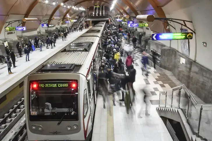 Метро София