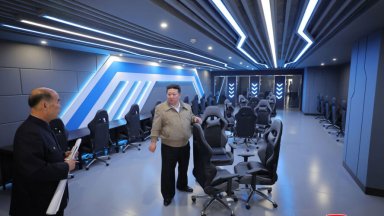Ким Чен Ун инспектира 