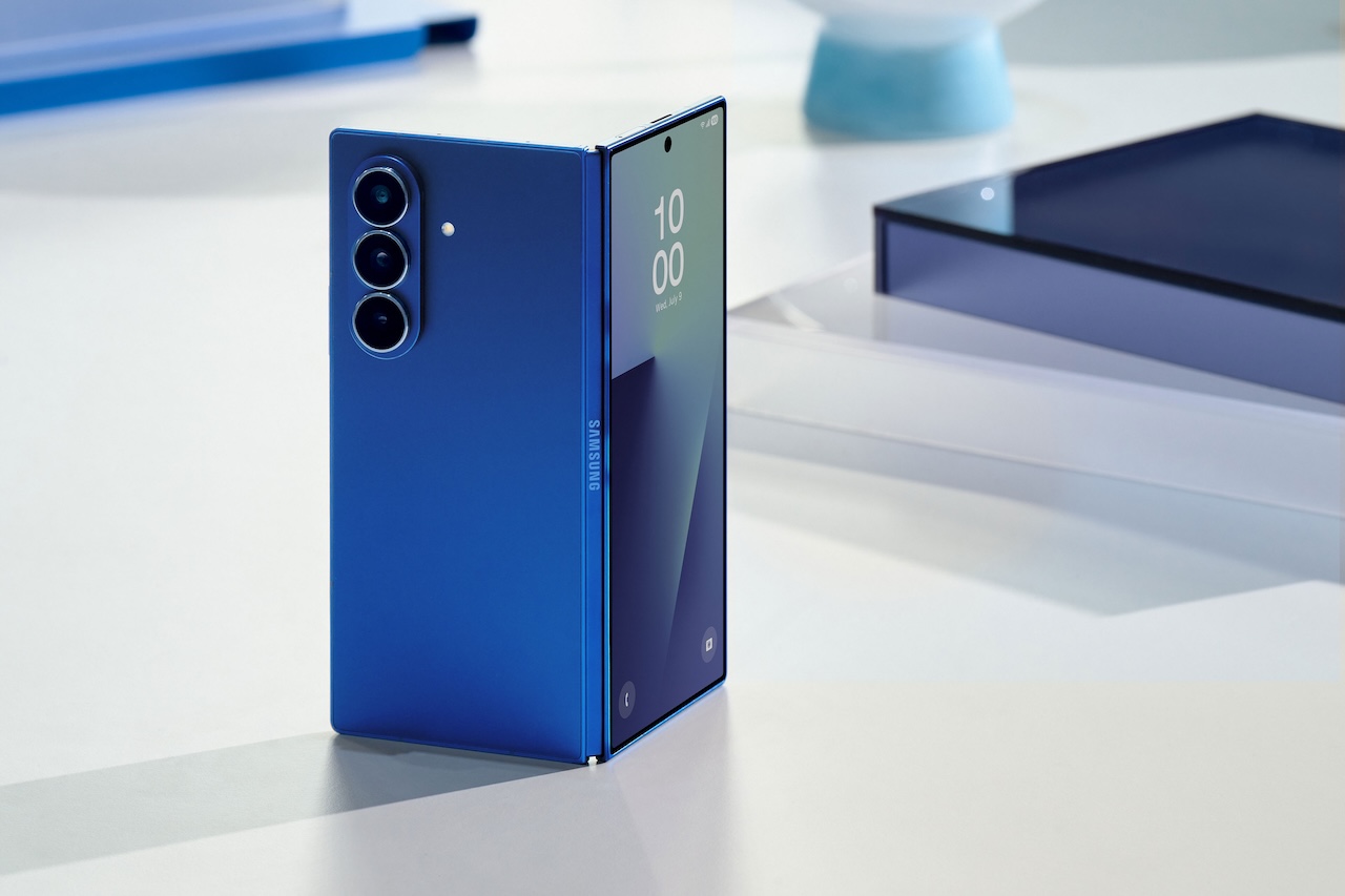 001-product-galaxy-zfold7-blueshadow