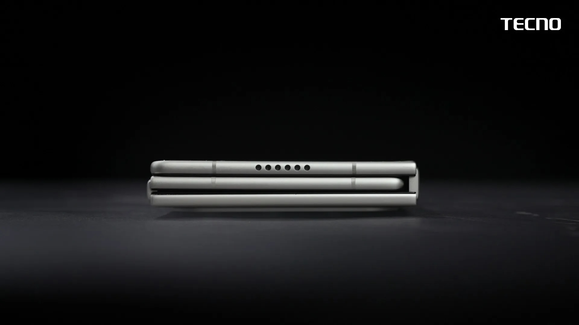 Tecno Phantom Ultimate G Fold е концептуален смартфон с двойносгъваем дисплей