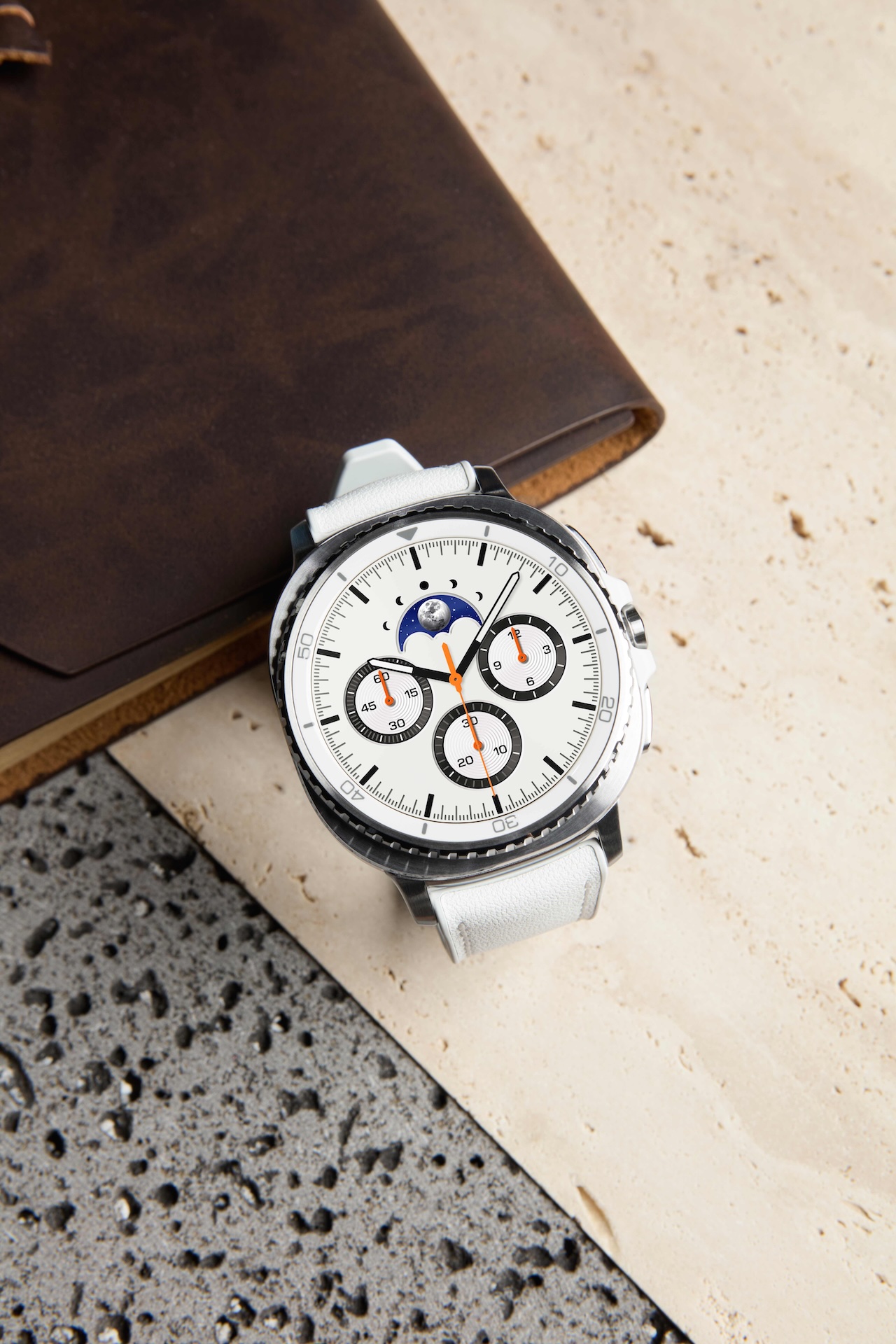 005-product-design-galaxy-watch8-classic-white-2p