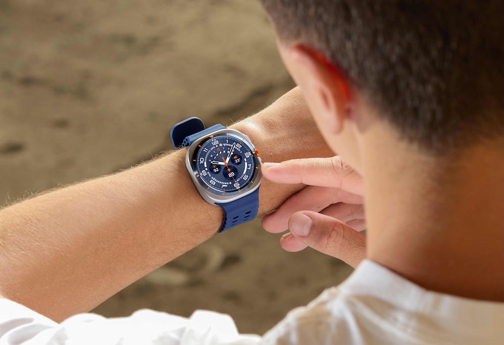 010-product-design-galaxy-watch-ultra-watching-watch