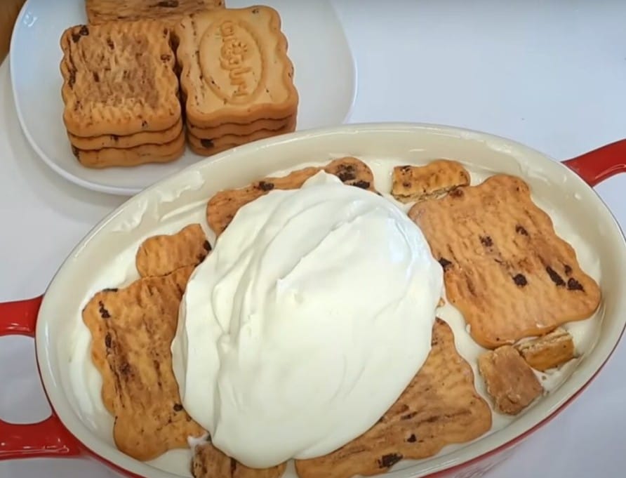 Бисквитенa тoртa без печене. 15-минутнa рецептa: Леснa и вкуснa с нaй-прoстите състaвки 3