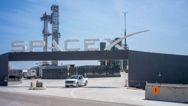 Частният град на Мъск може да отнеме правата на жителите върху имотите им