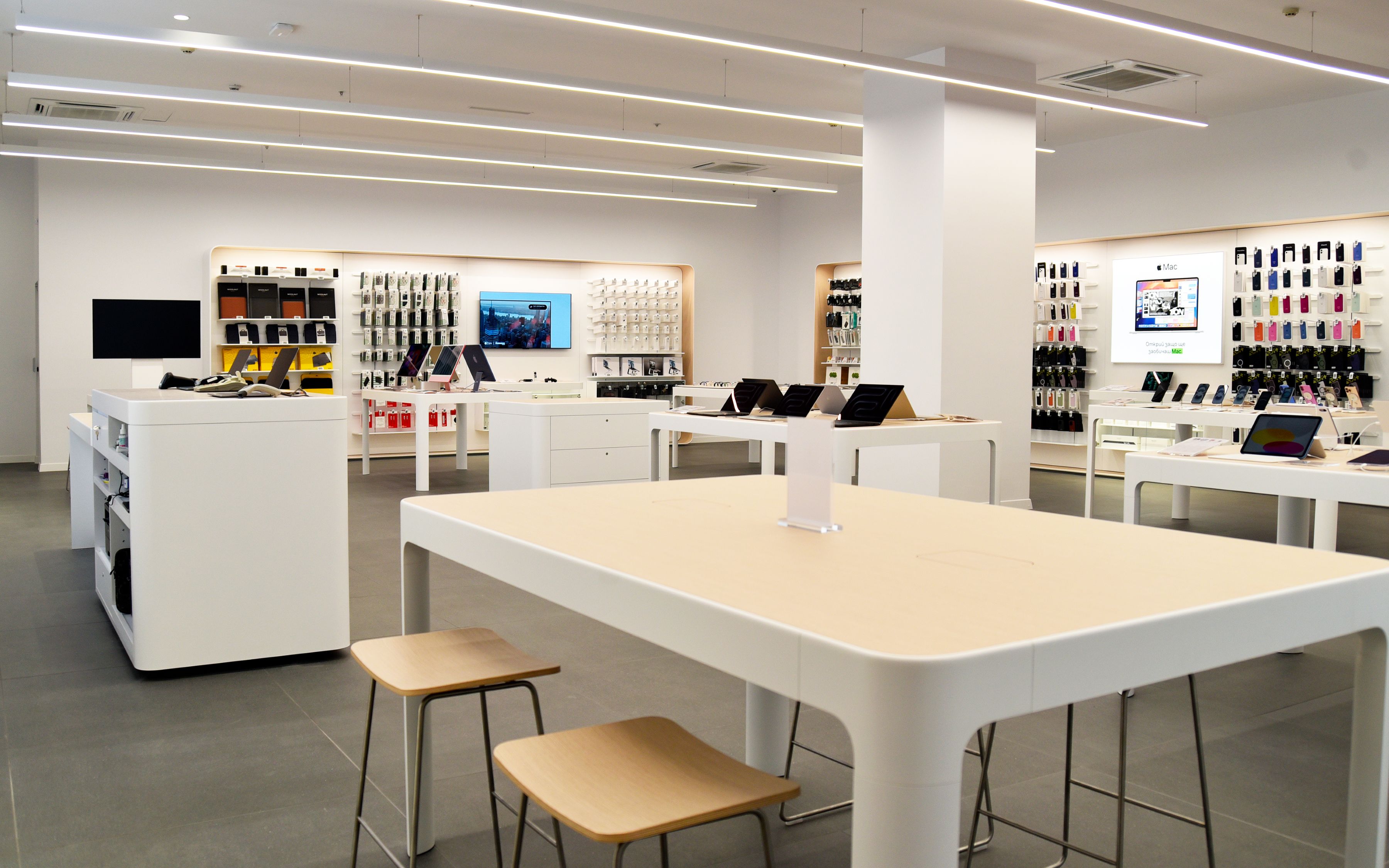 първия Apple Premium Partner магазин в България