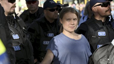 Израел планира да задържи Грета Тунберг в