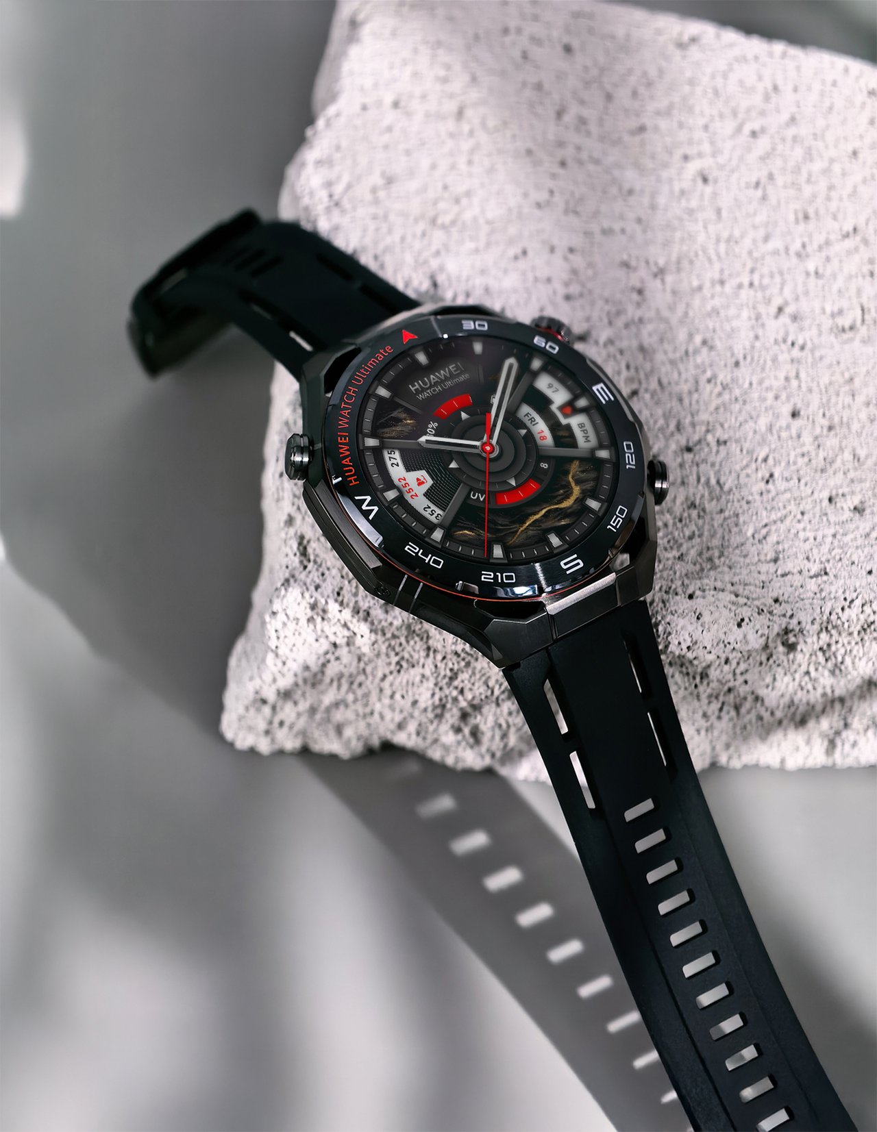 HUAWEI WATCH Ultimate 2 Photo Lora Dineva 2