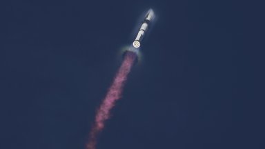 НАСА може да се откаже от SpaceX за кацането на Луната