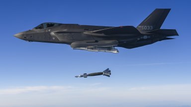 САЩ подготвят варианти за военни удари по наркокартелите във Венецуела
