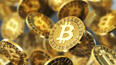 Биткойнът се срина и заличи над $600 млрд. от стойността си