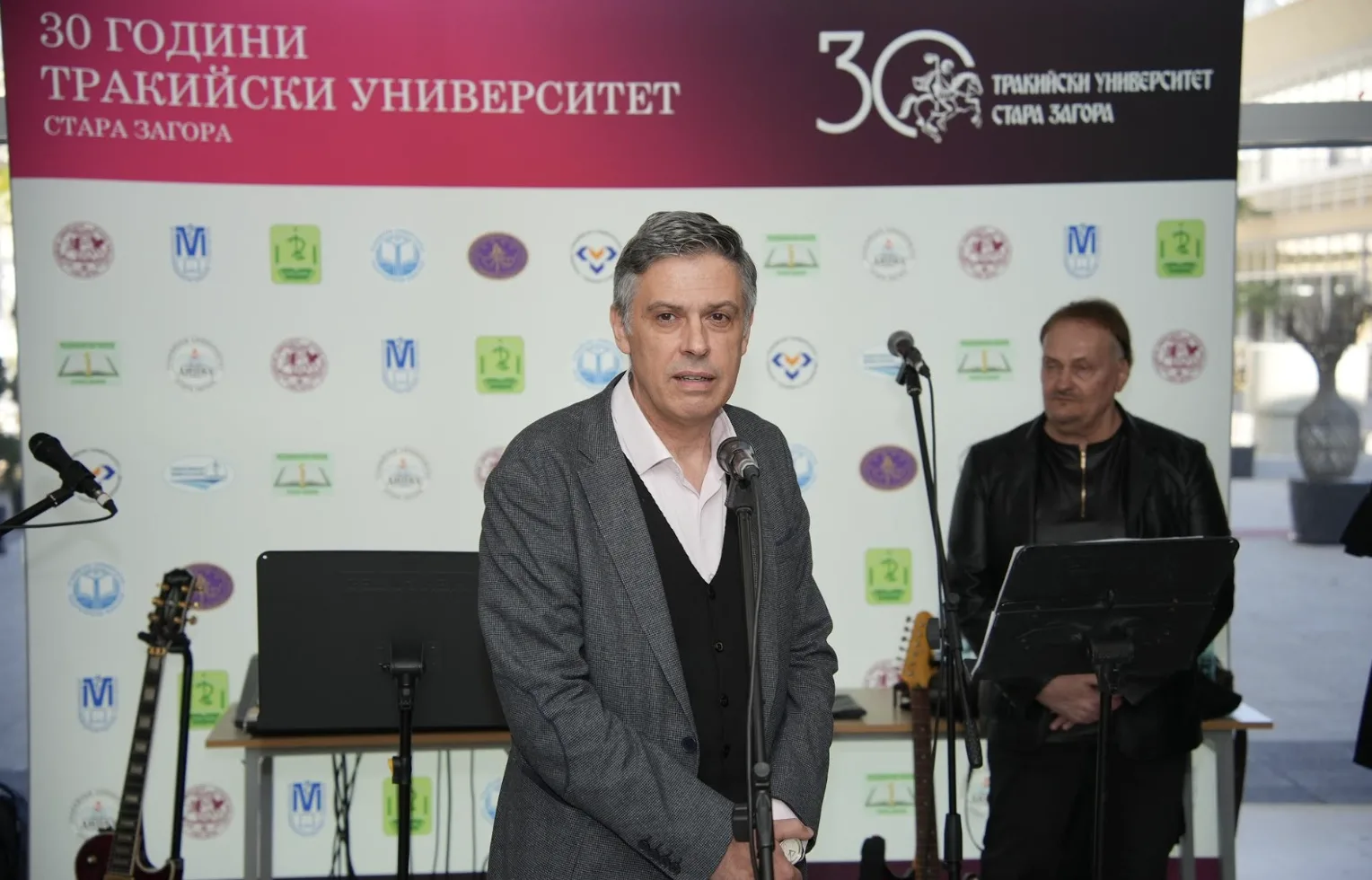 д-р Лазарин Великов Лазаров