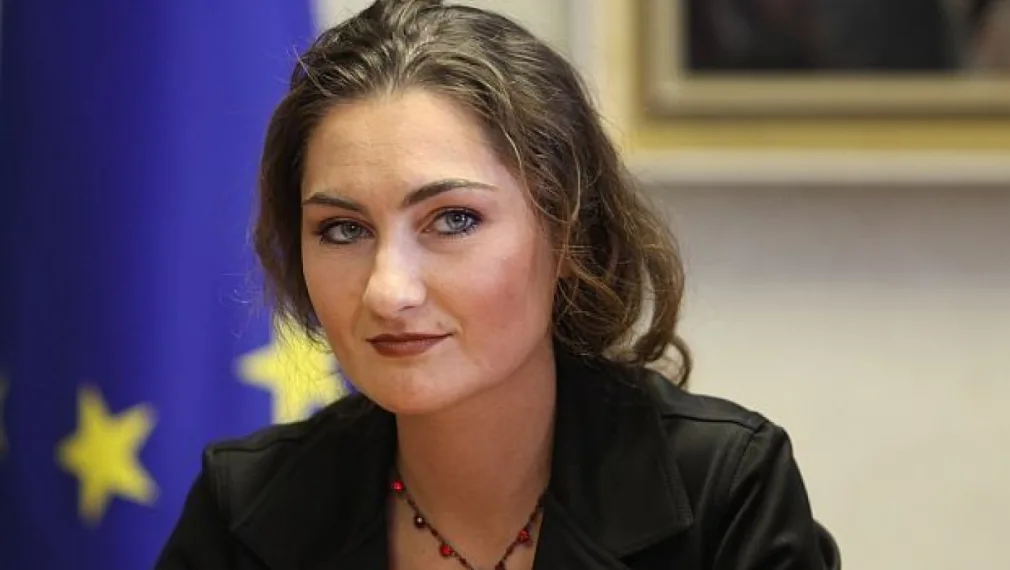 доц. Ива Пушкарова