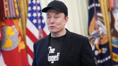 SpaceX и xAI искат да разработват автономни рояци дронове за Пентагона