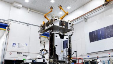 SpaceX изведе в орбита робот с 3-метрови ръце за ремонт на сателити