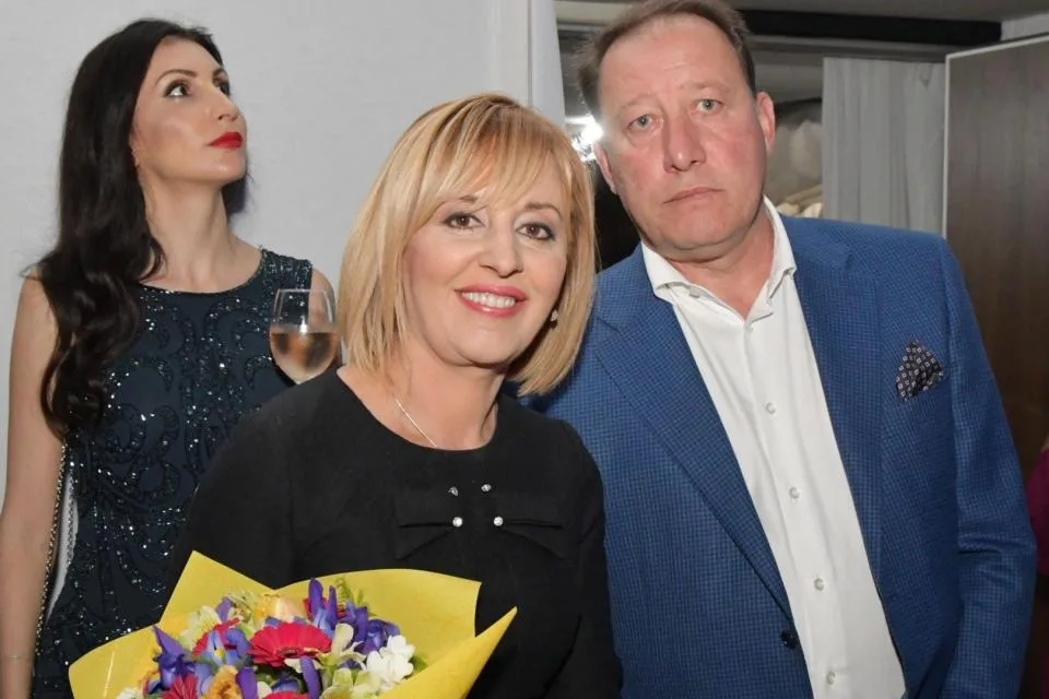 мая манолова ангел найденов