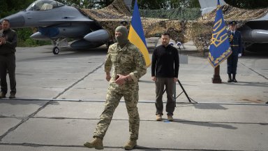Зеленски: Ударихме най-големия наземен сателитен комуникационен комплекс в Русия (видео)