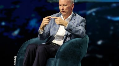 Бившият шеф на Google: Русия и Украйна създават бъдещето на войната