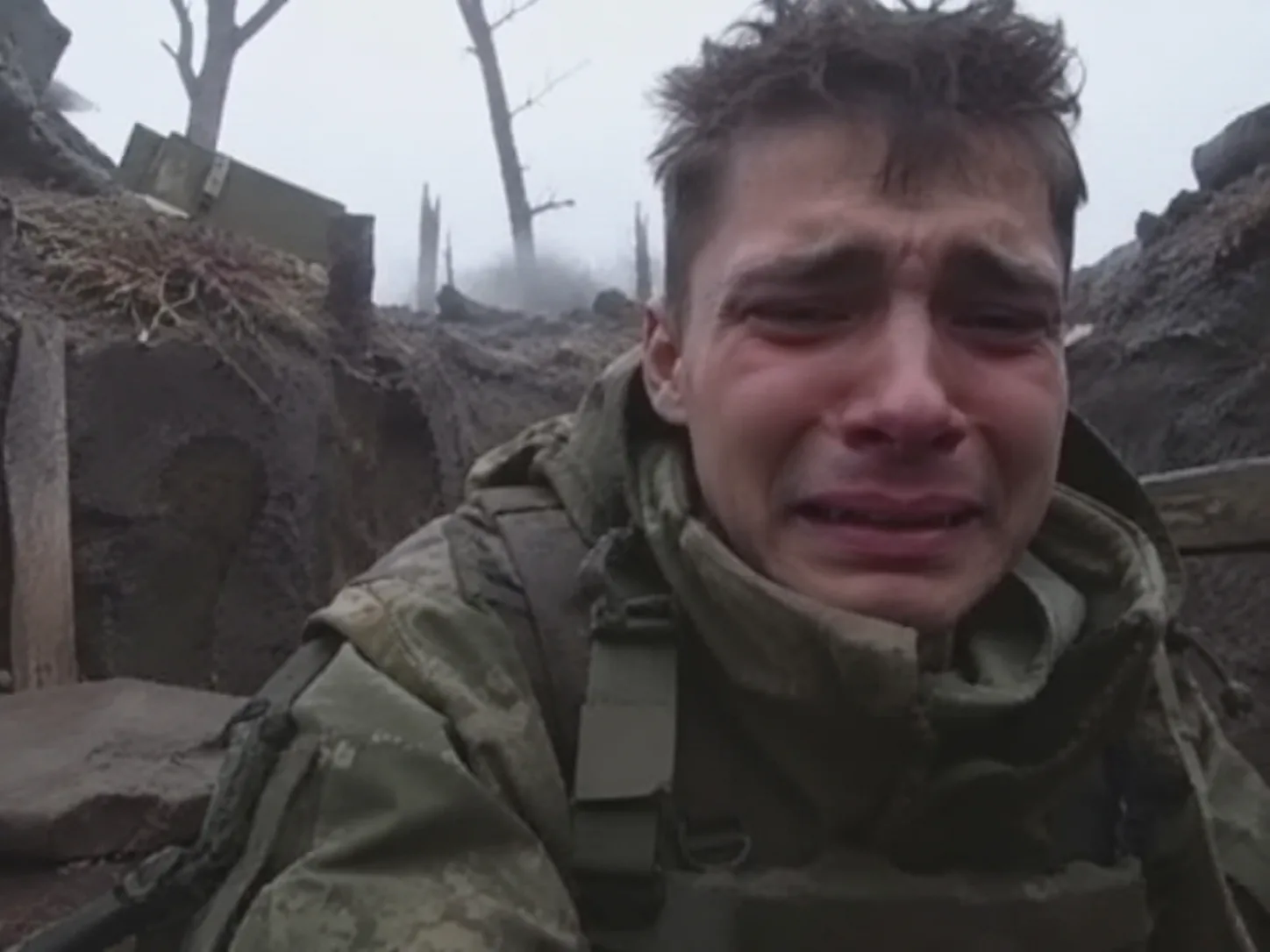 Плачещ украински войник