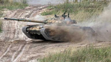 Русия превръща Т-72 в танк-робот (видео)